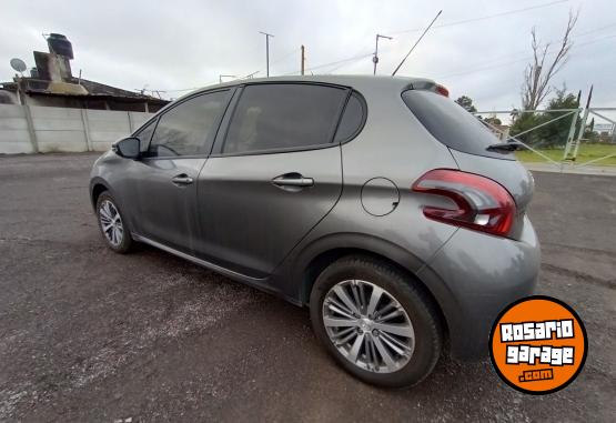 Autos - Peugeot 208 ALLURE 2017 Nafta 162000Km - En Venta