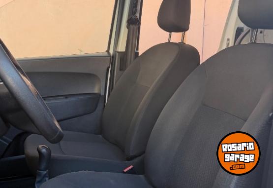 Utilitarios - Renault Kangoo confort furgón GNC 2023 GNC 60000Km - En Venta