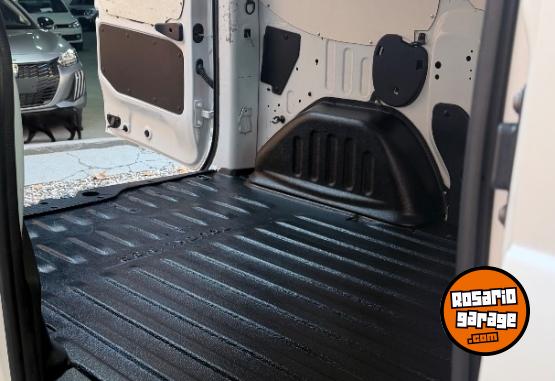 Utilitarios - Renault Kangoo confort furgón GNC 2023 GNC 60000Km - En Venta