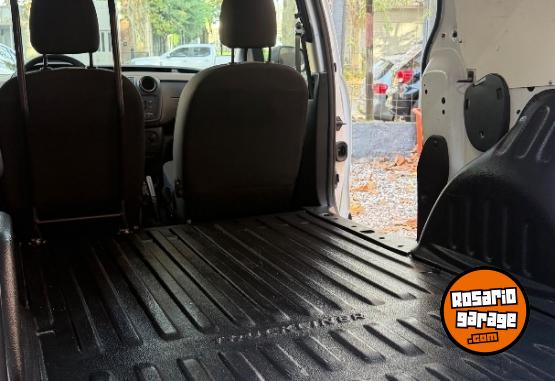 Utilitarios - Renault Kangoo confort furgón GNC 2023 GNC 60000Km - En Venta