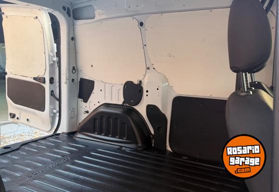 Utilitarios - Renault Kangoo confort furgón GNC 2023 GNC 60000Km - En Venta