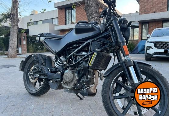 Motos - Husqvarna Svartpilen 2023 Nafta 15900Km - En Venta