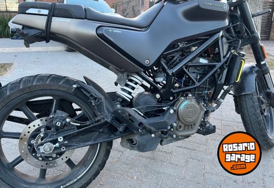 Motos - Husqvarna Svartpilen 2023 Nafta 15900Km - En Venta