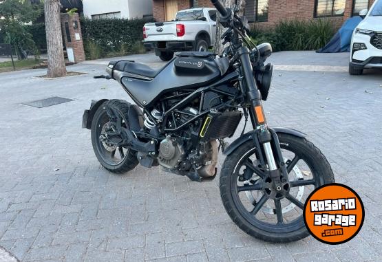 Motos - Husqvarna Svartpilen 2023 Nafta 15900Km - En Venta