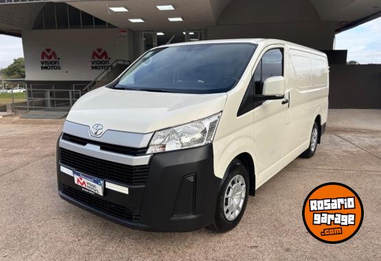 Utilitarios - Toyota HIACE L1H1 2.8 TDI AT 2023 Diesel 85000Km - En Venta