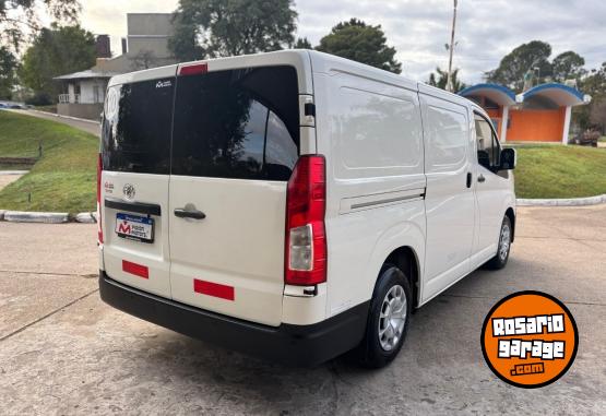 Utilitarios - Toyota HIACE L1H1 2.8 TDI AT 2023 Diesel 85000Km - En Venta
