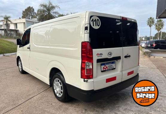 Utilitarios - Toyota HIACE L1H1 2.8 TDI AT 2023 Diesel 85000Km - En Venta