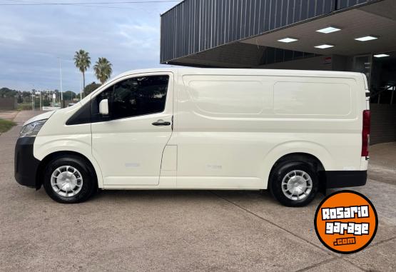 Utilitarios - Toyota HIACE L1H1 2.8 TDI AT 2023 Diesel 85000Km - En Venta