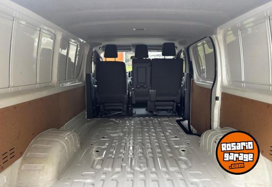 Utilitarios - Toyota HIACE L1H1 2.8 TDI AT 2023 Diesel 85000Km - En Venta