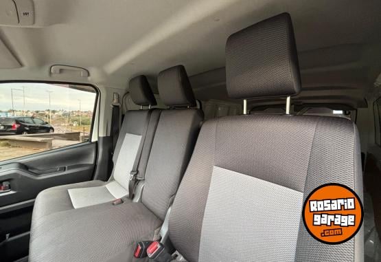 Utilitarios - Toyota HIACE L1H1 2.8 TDI AT 2023 Diesel 85000Km - En Venta