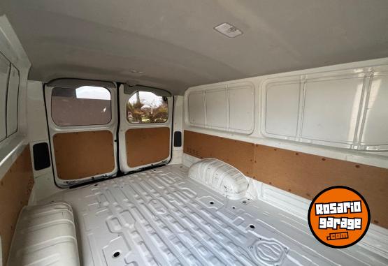 Utilitarios - Toyota HIACE L1H1 2.8 TDI AT 2023 Diesel 85000Km - En Venta