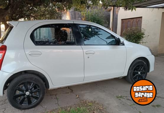 Autos - Toyota Etios xls 2016 GNC 130000Km - En Venta