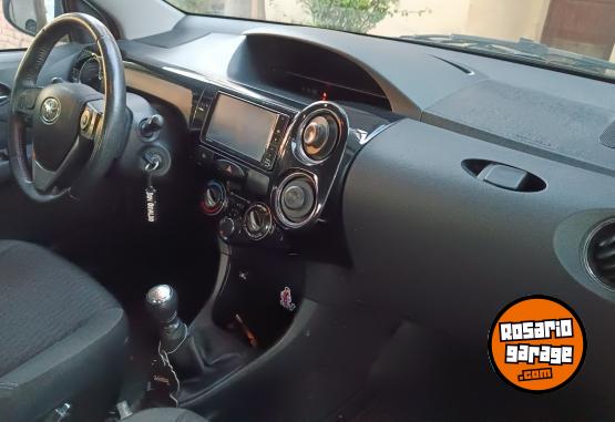 Autos - Toyota Etios xls 2016 GNC 130000Km - En Venta