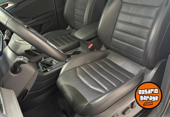 Autos - Volkswagen Taos Highline 2023 Nafta 33000Km - En Venta