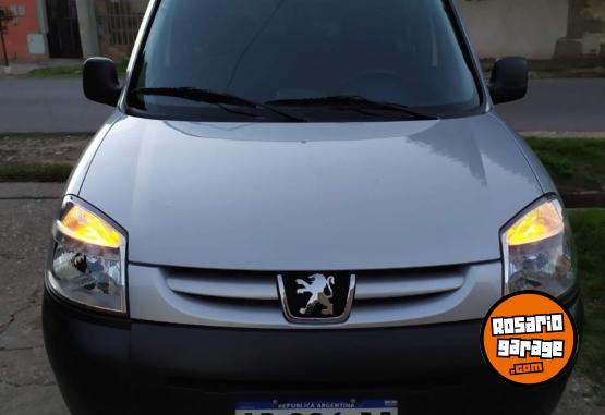 Utilitarios - Peugeot Partner 2017 Nafta 165000Km - En Venta