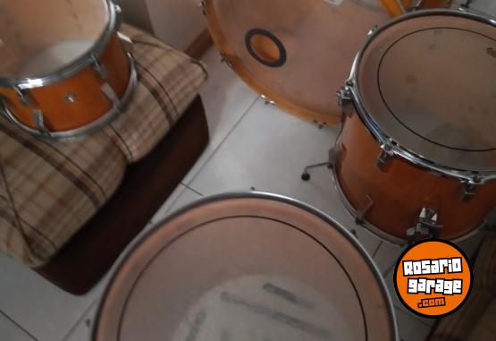 Instrumentos Musicales - BATERIA COMPLETA (bombo 24" y demas) madera maple araucaria laqueada - En Venta