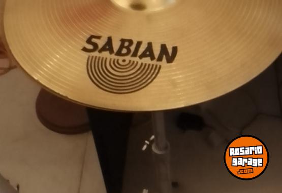 Instrumentos Musicales - BATERIA COMPLETA (bombo 24" y demas) madera maple araucaria laqueada - En Venta