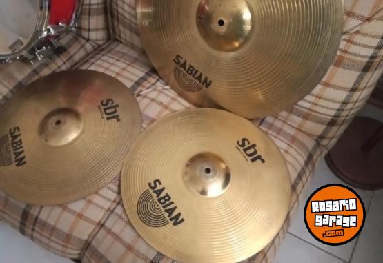 Instrumentos Musicales - BATERIA COMPLETA (bombo 24" y demas) madera maple araucaria laqueada - En Venta