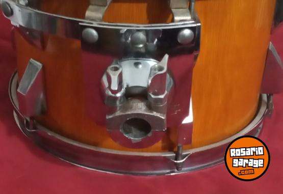 Instrumentos Musicales - BATERIA COMPLETA (bombo 24" y demas) madera maple araucaria laqueada - En Venta