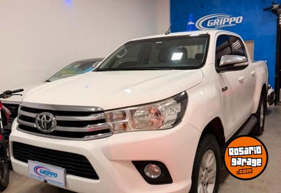 Camionetas - Toyota HILUX SRV 4X2 2017 Diesel 295000Km - En Venta