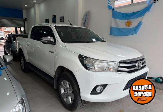 Camionetas - Toyota HILUX SRV 4X2 2017 Diesel 295000Km - En Venta
