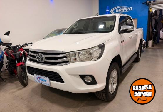 Camionetas - Toyota HILUX SRV 4X2 2017 Diesel 295000Km - En Venta