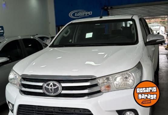 Camionetas - Toyota HILUX SRV 4X2 2017 Diesel 295000Km - En Venta
