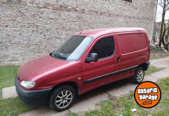 Utilitarios - Peugeot Partner furgón 2000 Diesel 300000Km - En Venta