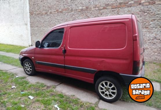 Utilitarios - Peugeot Partner furgón 2000 Diesel 300000Km - En Venta