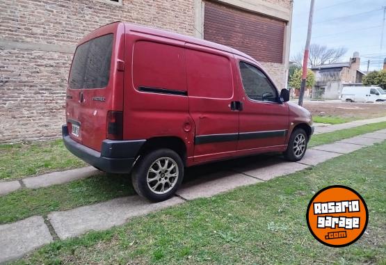 Utilitarios - Peugeot Partner furgón 2000 Diesel 300000Km - En Venta