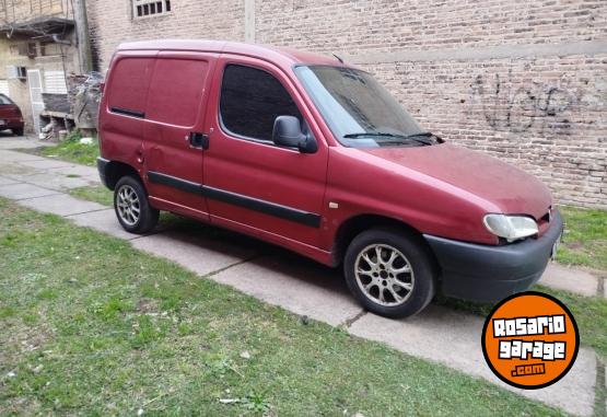 Utilitarios - Peugeot Partner furgón 2000 Diesel 300000Km - En Venta