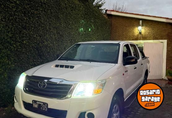 Camionetas - Toyota Hilux 4x4 dx pack 2.5 int 2014 Diesel 190000Km - En Venta