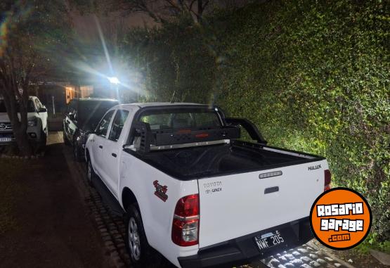 Camionetas - Toyota Hilux 4x4 dx pack 2.5 int 2014 Diesel 190000Km - En Venta
