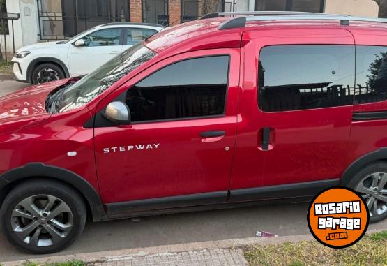 Utilitarios - Renault KANGOO STEPWAY 1.6N 2024 Nafta 38000Km - En Venta