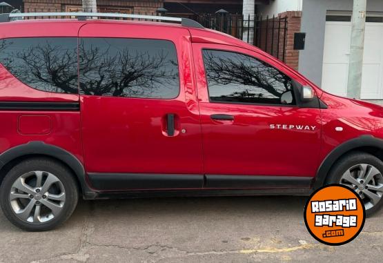 Utilitarios - Renault KANGOO STEPWAY 1.6N 2024 Nafta 38000Km - En Venta