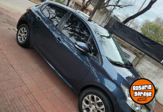 Autos - Peugeot 208 2015 Nafta 110000Km - En Venta