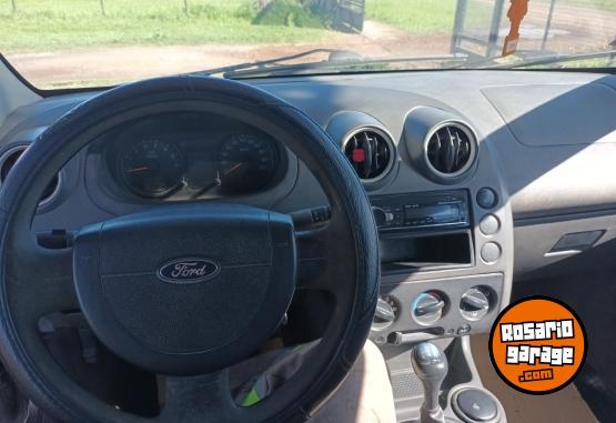 Autos - Ford Fiesta 2006 Nafta 240000Km - En Venta