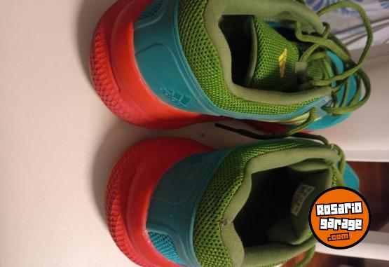 Indumentaria - Excelente Par de Zapas Adidas Originales Modelo Bounce Talle USA 11 Impecable Estado - En Venta