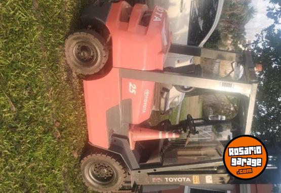 Camiones y Gr�as - Autoelevador Toyota - En Venta