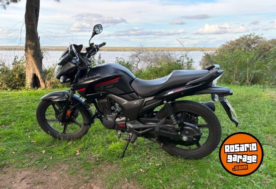Motos - Hero Hunk 2025 Nafta 7700Km - En Venta