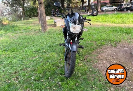 Motos - Hero Hunk 2025 Nafta 7700Km - En Venta