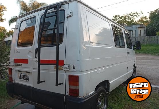 Camionetas - Renault Trafic 1998 GNC 111111Km - En Venta