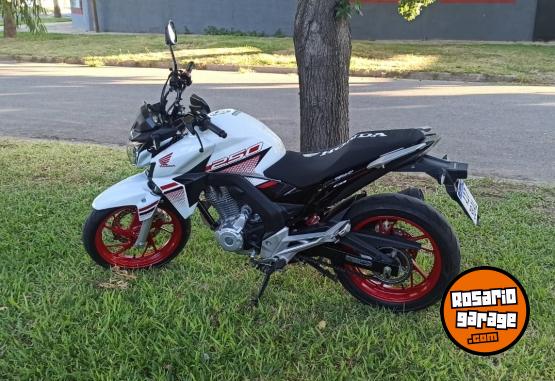 Motos - Honda CB 250 Twister 2022 Nafta 15000Km - En Venta