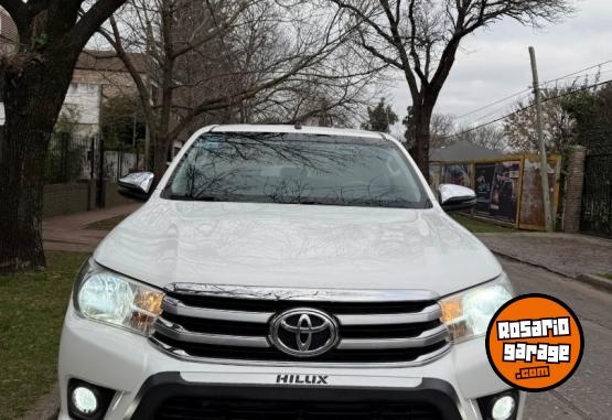 Camionetas - Toyota Hilux srv 2018 Diesel 99000Km - En Venta