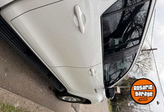 Camionetas - Toyota Hilux srv 2018 Diesel 99000Km - En Venta