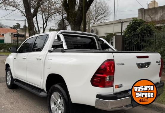 Camionetas - Toyota Hilux srv 2018 Diesel 99000Km - En Venta