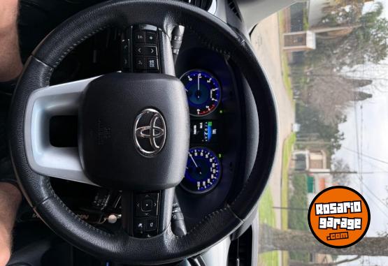 Camionetas - Toyota Hilux srv 2018 Diesel 99000Km - En Venta