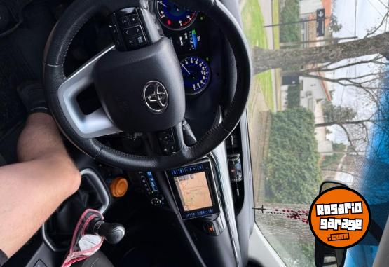 Camionetas - Toyota Hilux srv 2018 Diesel 99000Km - En Venta