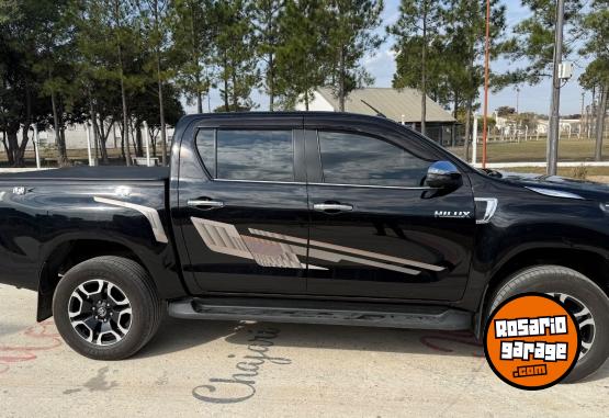 Camionetas - Toyota Hilux SrX At. 2022 2022 Diesel 130000Km - En Venta