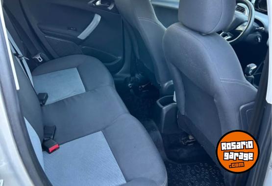 Autos - Peugeot 208 Allure 2014 Nafta 132000Km - En Venta